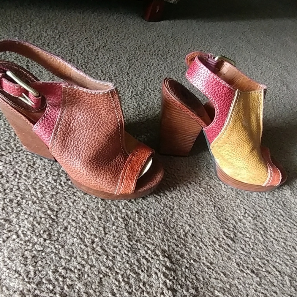 Heels - Picture 3 of 4